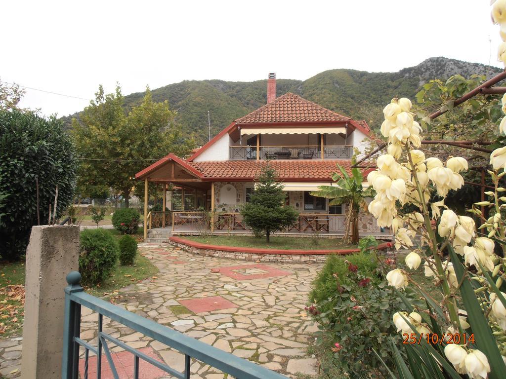 Guesthouse Agnandi Káto Loutrákion الغرفة الصورة