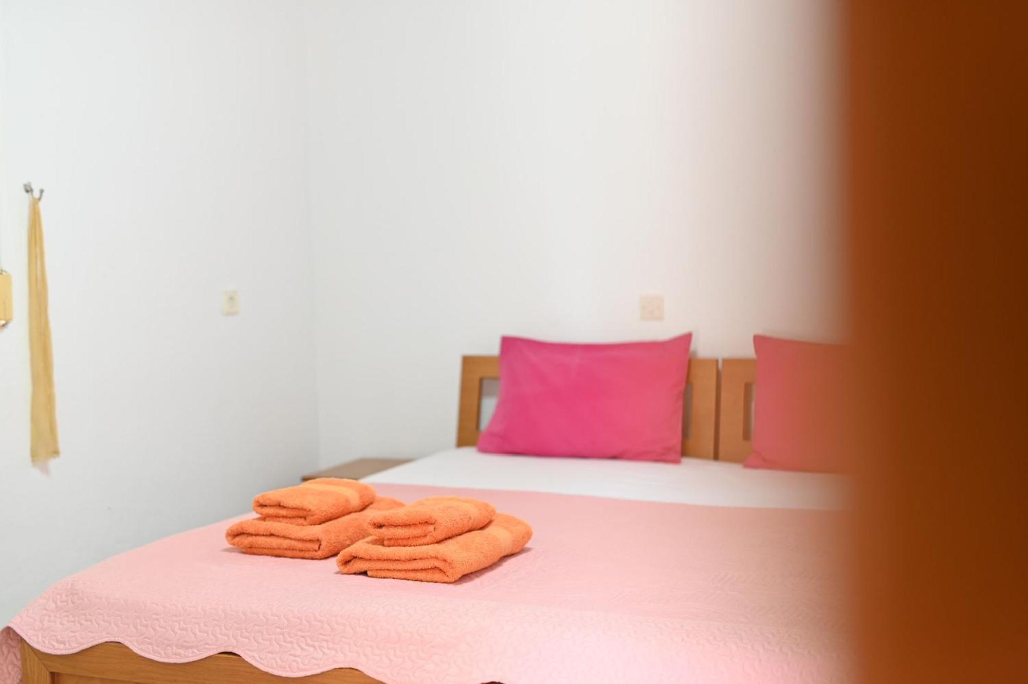 Guesthouse Agnandi Káto Loutrákion المظهر الخارجي الصورة