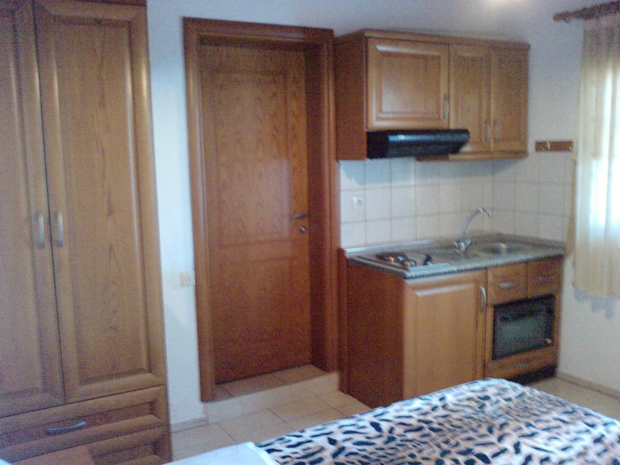 Guesthouse Agnandi Káto Loutrákion الغرفة الصورة