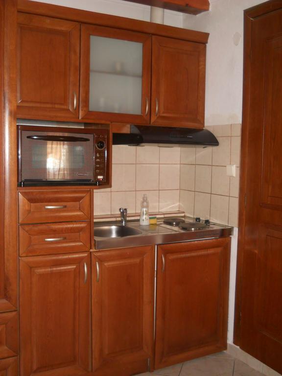 Guesthouse Agnandi Káto Loutrákion الغرفة الصورة