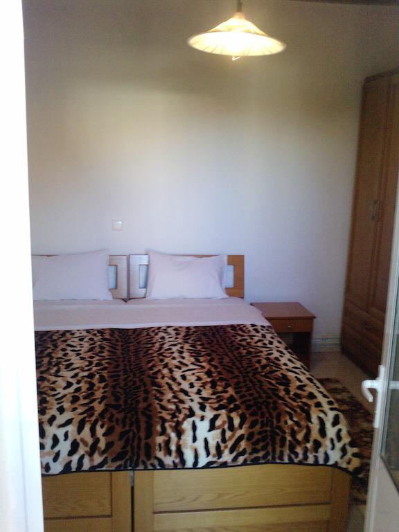 Guesthouse Agnandi Káto Loutrákion الغرفة الصورة