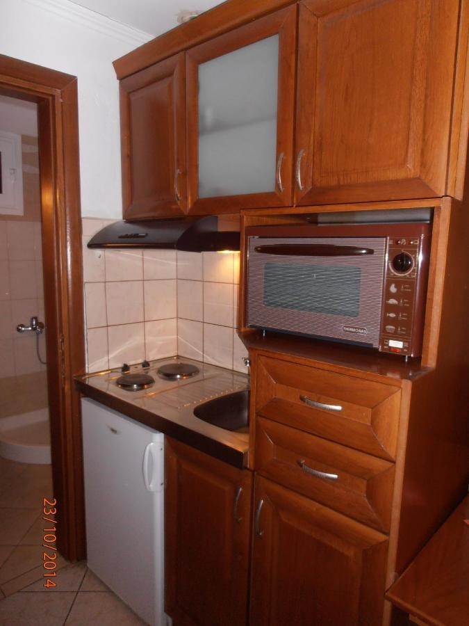 Guesthouse Agnandi Káto Loutrákion الغرفة الصورة