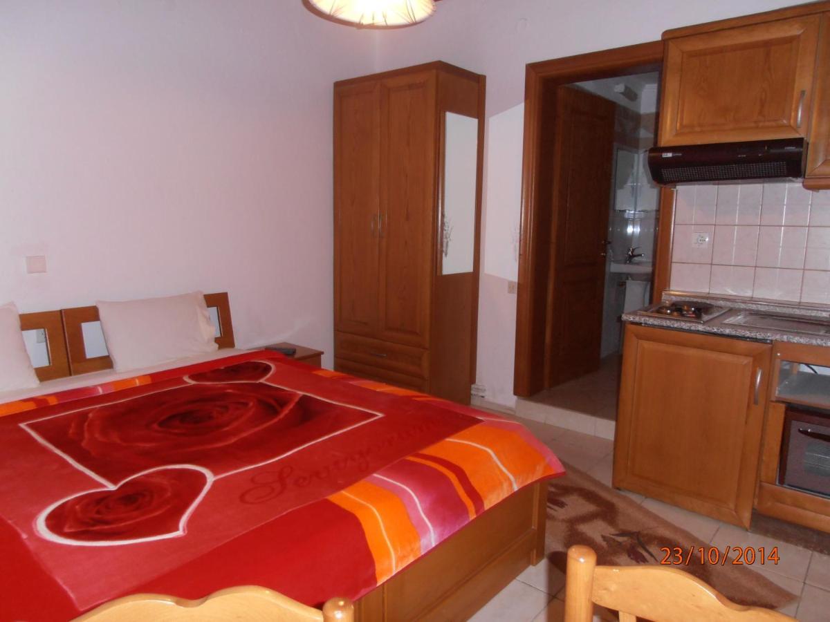 Guesthouse Agnandi Káto Loutrákion الغرفة الصورة